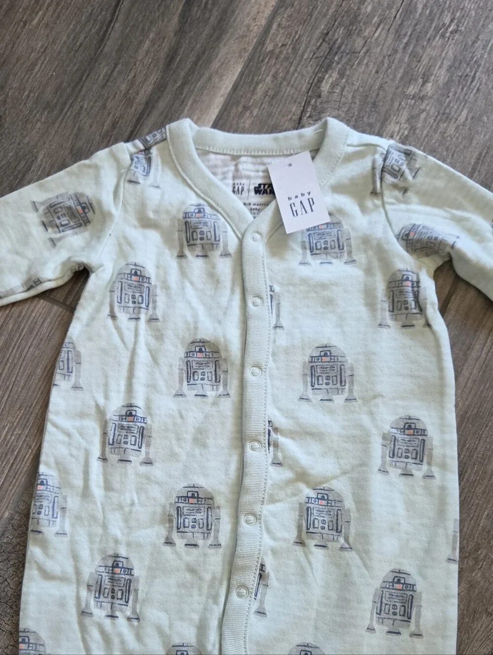 GAP Baby NWT 6-9 Months Striped Star Wars R2D2 Footie Romper and Hat